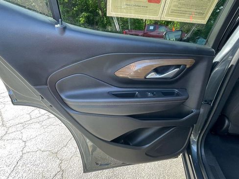 Used 2019 GMC Terrain SLE w/ Driver Convenience Package AWD/4WD image 18