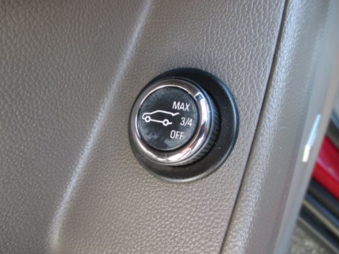 Used 2020 Chevrolet Traverse LT w/ LT Premium Package image 15