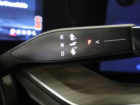 Used 2025 Chevrolet Tahoe Z71 w/ Comfort Package image 31