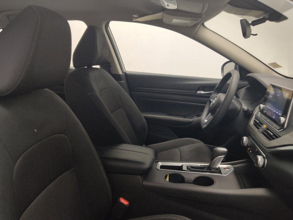 Used 2025 Nissan Altima 2.5 SV FWD image 21