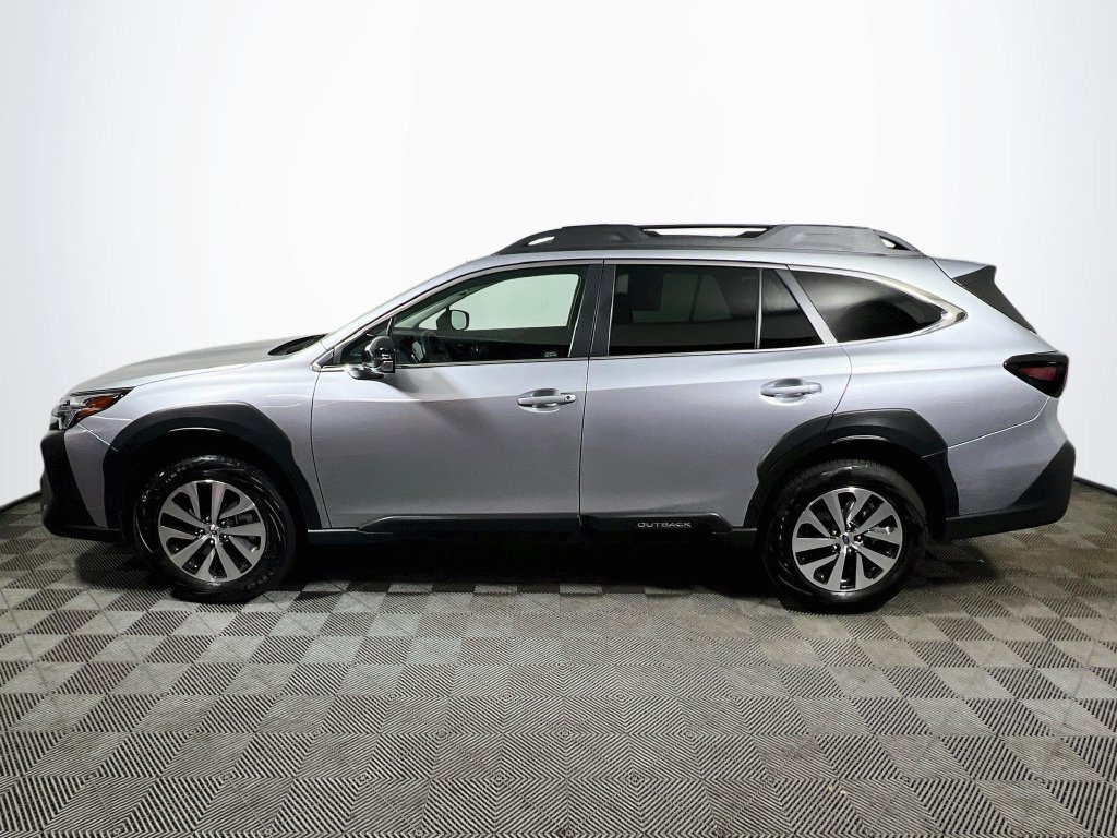 Certified 2025 Subaru Outback Premium AWD/4WD image 4