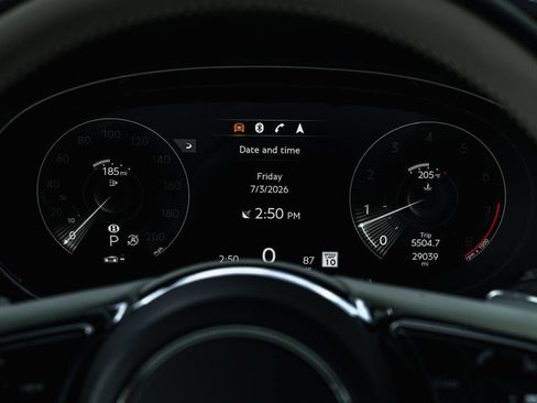 Used 2021 Bentley Bentayga AWD/4WD image 17