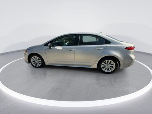 Used 2024 Toyota Corolla LE w/ LE Convenience Package image 5