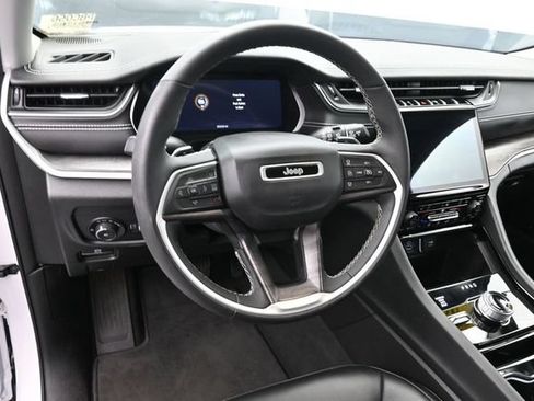 Used 2023 Jeep Grand Cherokee Limited AWD/4WD image 24