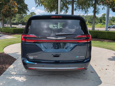 Used 2023 Chrysler Pacifica Limited FWD image 9