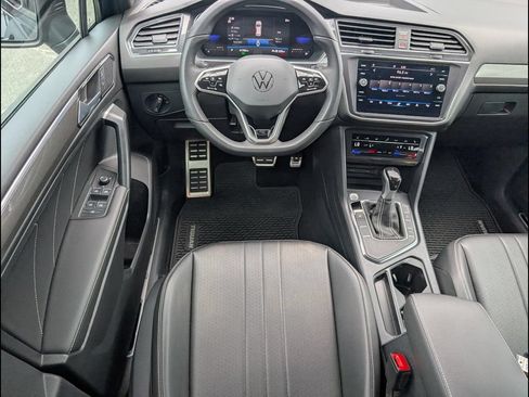 Certified 2023 Volkswagen Tiguan SE R-Line FWD image 9