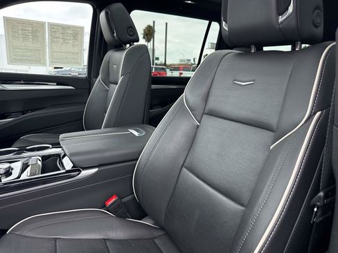 Used 2025 Cadillac Escalade ESV Sport AWD/4WD image 29