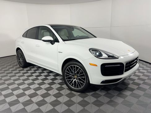 Certified 2023 Porsche Cayenne Coupe w/ Premium Package image 7