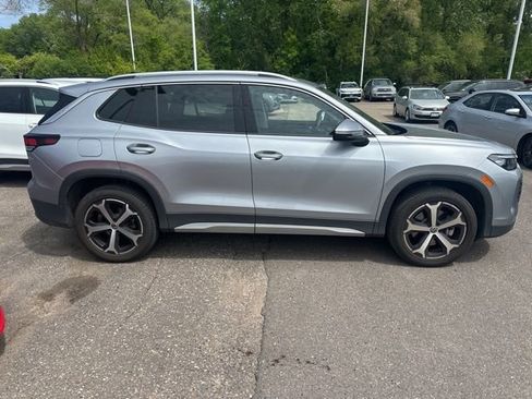 Certified 2025 Volkswagen Tiguan SE AWD/4WD image 2
