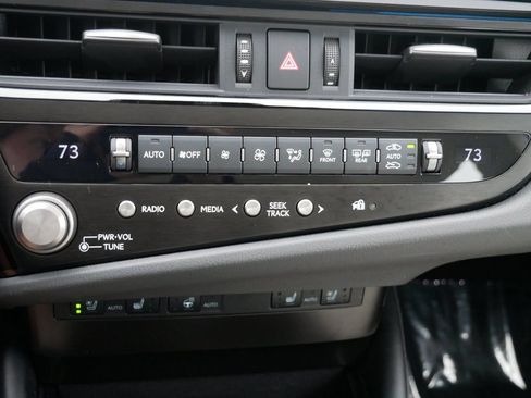 Certified 2024 Lexus ES 300h w/ Premium Package FWD image 22