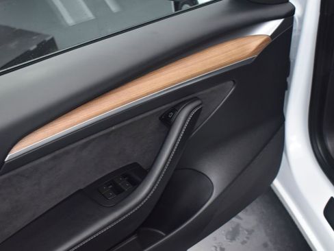 Used 2023 Tesla Model 3 Standard Range image 6