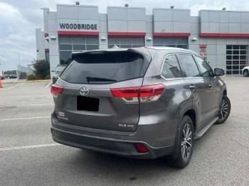 Used 2019 Toyota Highlander XLE AWD/4WD image 4