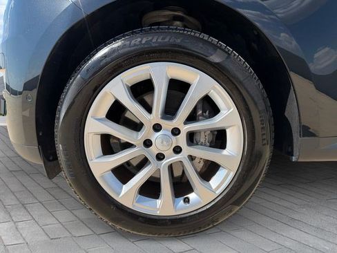 Used 2025 Land Rover Range Rover Sport SE AWD/4WD image 9