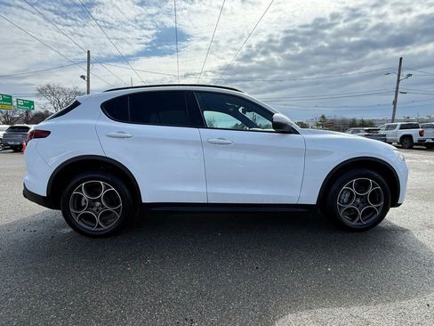 Used 2022 Alfa Romeo Stelvio Sprint AWD/4WD image 9