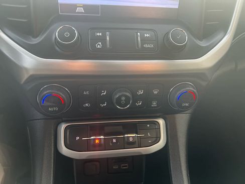 Used 2023 GMC Acadia SLT image 27