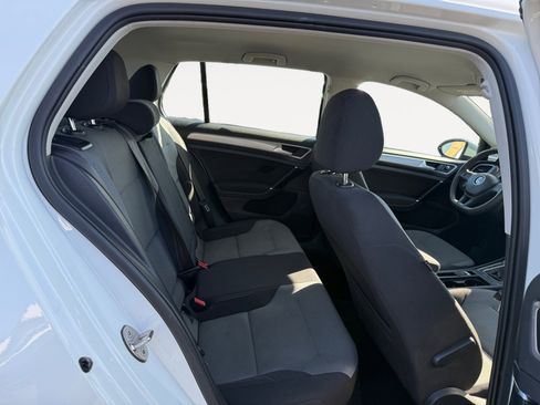 Used 2016 Volkswagen e-Golf SE image 18