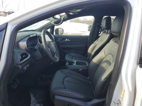 New 2026 Chrysler Pacifica Select w/ S Appearance Package image 8