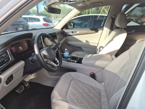 Used 2024 Volkswagen Atlas SEL Premium R-Line image 7