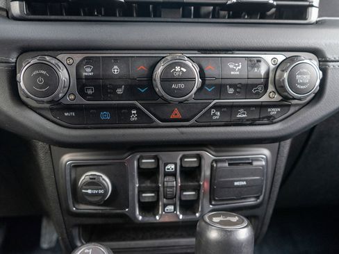 Used 2024 Jeep Wrangler High Altitude AWD/4WD image 20