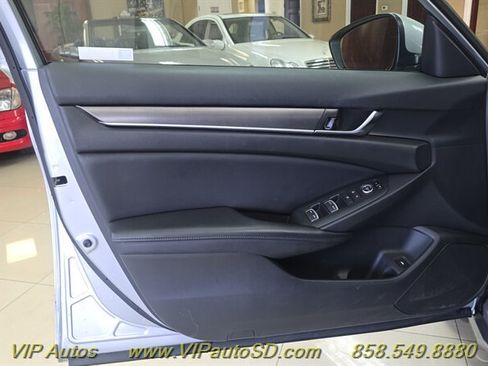 Used 2018 Honda Accord LX image 10