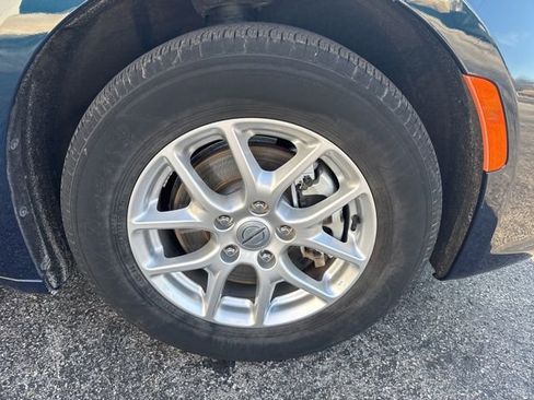 Used 2023 Chrysler Pacifica Touring-L FWD image 23