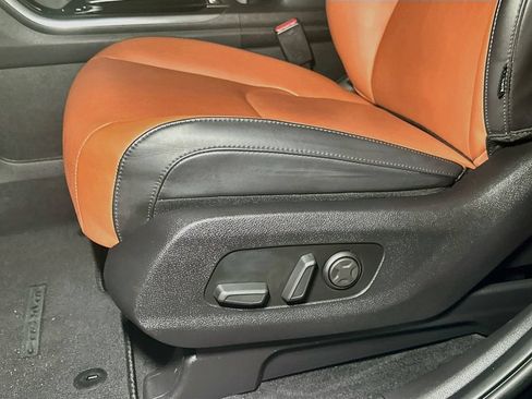 Used 2024 Kia Carnival SX FWD image 19