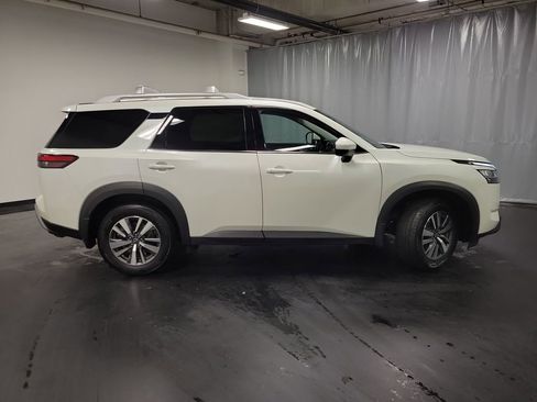 Used 2024 Nissan Pathfinder SL w/ Cargo Package AWD/4WD image 9