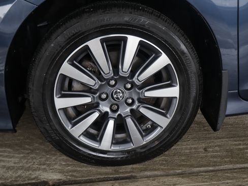 Used 2018 Toyota Sienna LE image 27