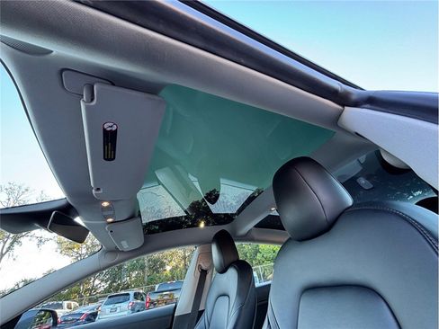 Used 2022 Tesla Model 3 Long Range image 32