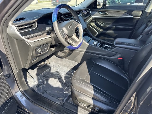 Used 2023 Jeep Grand Cherokee 4WD 4xe image 12