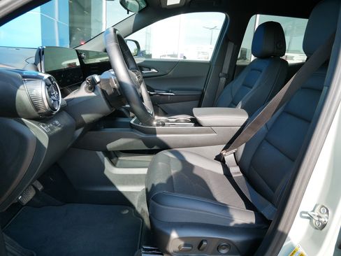 Certified 2026 Chevrolet Equinox LT w/ Convenience Package II AWD/4WD image 8