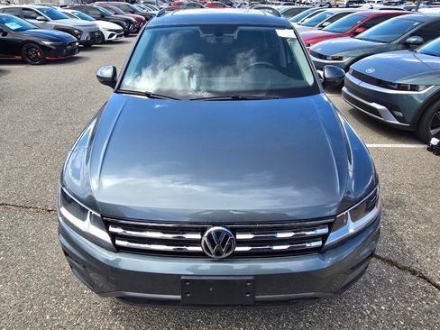 Used 2021 Volkswagen Tiguan SE w/ Panoramic Sunroof Package image 7