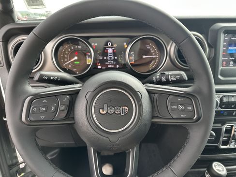 Used 2023 Jeep Wrangler Unlimited w/ Cold Weather Group AWD/4WD image 18