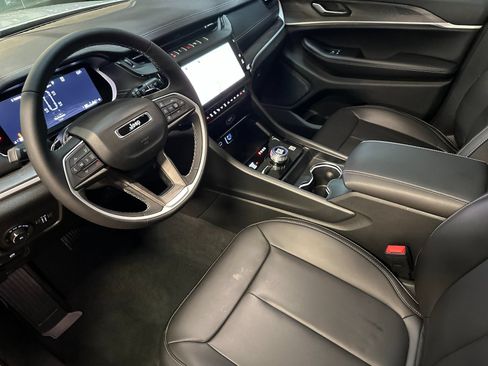 New 2026 Jeep Grand Cherokee L Limited AWD/4WD image 9