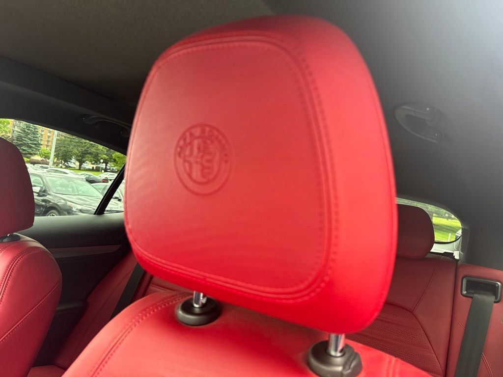 Used 2023 Alfa Romeo Stelvio Veloce AWD/4WD image 33