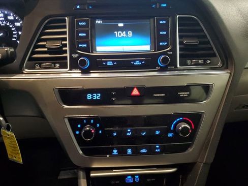 Used 2015 Hyundai Sonata SE w/ Option Group 09 FWD image 19