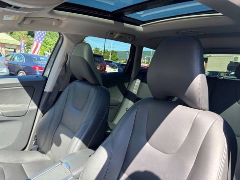 Used 2017 Volvo XC60 T6 Inscription w/ Climate Package AWD/4WD image 18