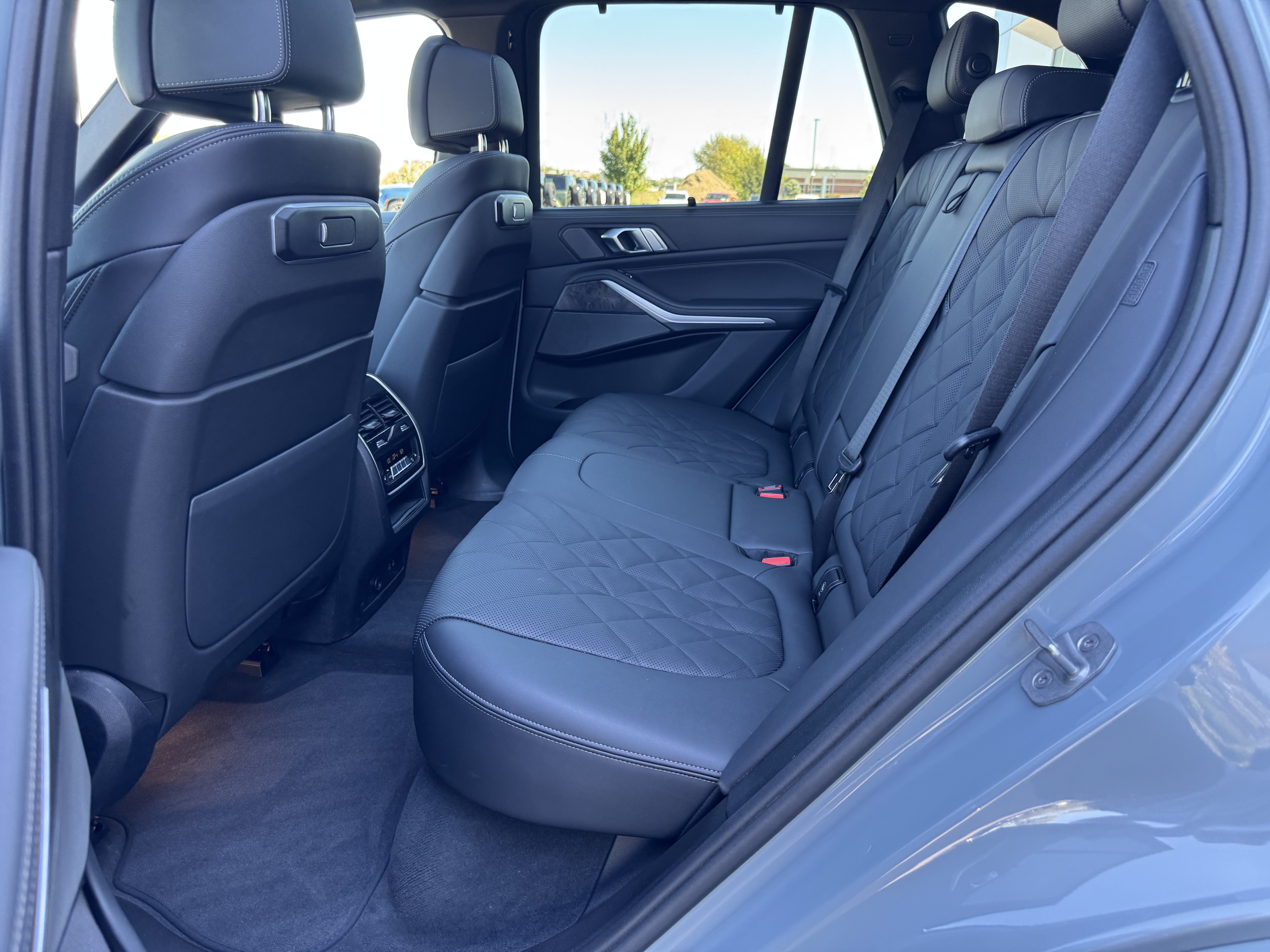 Used 2024 BMW X5 xDrive40i w/ M Sport Package AWD/4WD image 5