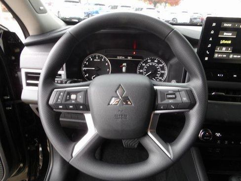 New 2025 Mitsubishi Outlander ES image 27