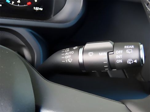 Used 2025 Land Rover Defender 90 S image 41