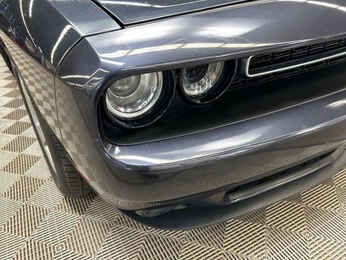 Used 2018 Dodge Challenger SXT RWD image 3