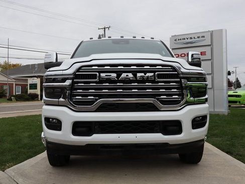 Used 2025 RAM 3500 Limited w/ Max Tow Package image 6