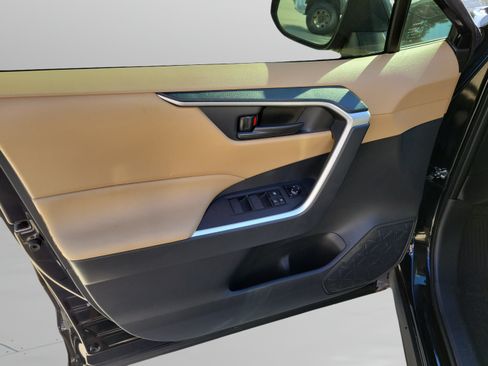 Certified 2025 Toyota RAV4 LE AWD/4WD image 7
