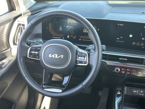 Certified 2025 Kia Sorento EX image 13