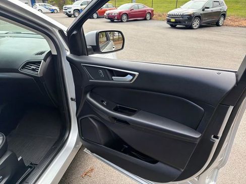 Used 2019 Ford Edge SEL w/ Equipment Group 201A AWD/4WD image 19