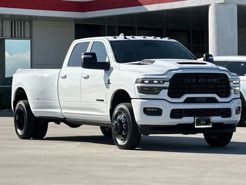 New 2026 RAM 3500 Laramie AWD/4WD image 9