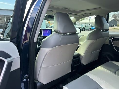Used 2023 Toyota RAV4 XLE Premium image 23