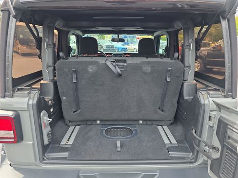 Used 2018 Jeep Wrangler Rubicon w/ Cold Weather Group image 15