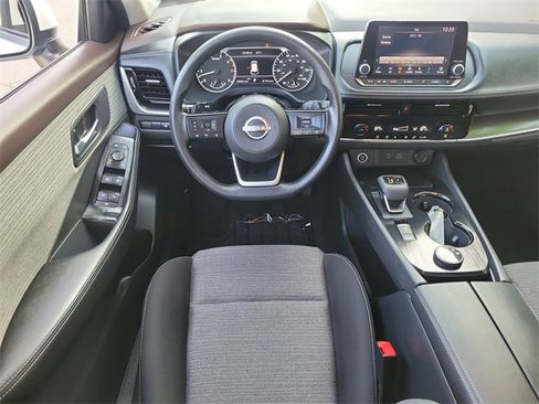 Used 2022 Nissan Rogue SV image 7