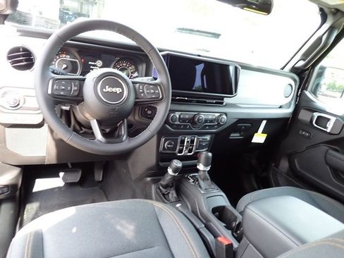 New 2025 Jeep Gladiator Sport image 15